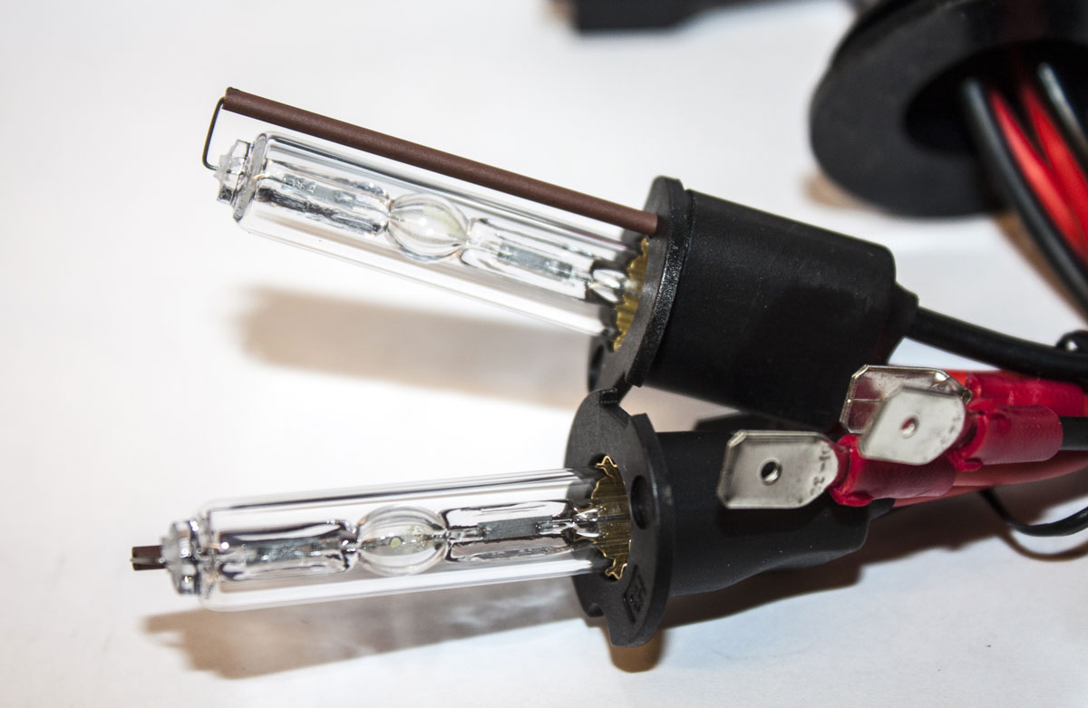 Лампа автомобильная ксеноновая Clearlight, для фар, цоколь H3, 6000K, 35W, 2 штLDL 00H 360-0LL Лампа автомобильная ксеноновая Clearlight, для фар, цоколь H3, 6000K, 35W, 2 штLDL 00H 360-0LLНадежная ксенононовая лампа для установки в головную оптику автомобиля со спектром света 4300K, 5000К, 6000K, 8000K