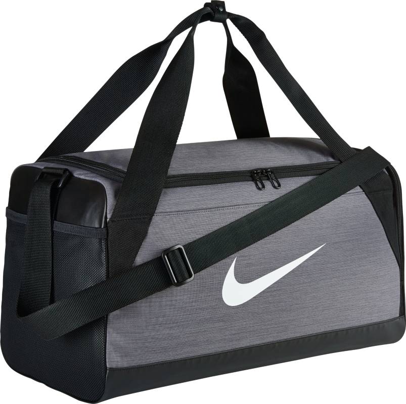 Сумка спортивная Nike Brasilia Small Duffel Bag, цвет: серый. BA5335-064BA5335-064 Сумка спортивная Nike Brasilia Small Duffel Bag, цвет: серый. BA5335-064BA5335-064Сумка-дафл Nike Brasilia (малая) из невероятно прочной ткани позволяет иметь всю нужную экипировку под рукой. Внутренние карманы помогают держать вещи в порядке, а отделение для обуви позволяет хранить влажную экипировку отдельно от сухой. Особенности: Прочная водонепроницаемая ткань дна защищает экипировку от влаги. Вместительное и универсальное основное отделение. Вентилируемое отделение для хранения влажной/сухой обуви. Водонепроницаемый полиэстер высокой плотности отличается прочностью. Двойные ручки можно соединить вместе для удобного ношения. Мягкая плечевая лямка снимается и регулируется для комфортного ношения. Ручка сбоку как альтернативный вариант ношения.