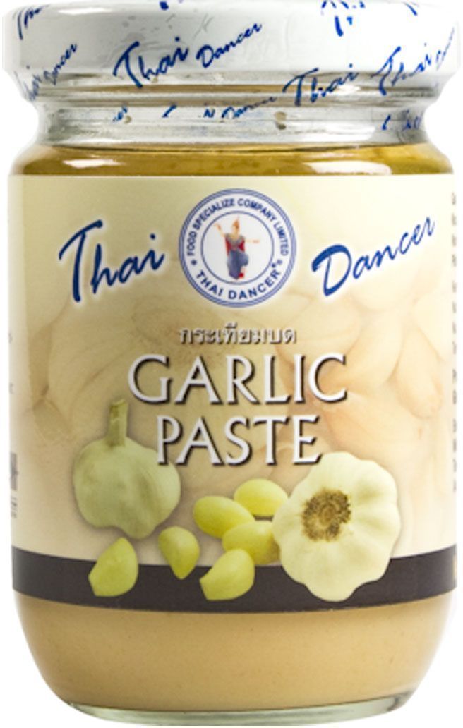 Thai Dancer Чесночная паста, 200 гFS0004028 Thai Dancer Чесночная паста, 200 гFS0004028Паста из измельченного чеснока Thai Dancer используется в качестве заменителя свежего чеснока, ускоряя процесс приготовления блюд. Вам больше не нужно резать чеснок, достаточно добавить 1-2 чайных ложки чесночной пасты. Чесночная паста также хороша тем, что придает обеспечивает блюду более мягкую текстуру, гарантирует отсутствие комочков при приготовлении соусов.