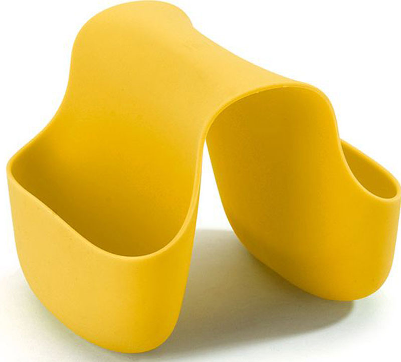 Подставка для кухонных принадлежностей Umbra Saddle, цвет: желтый, 10,2 х 12,7 х 10,2 см330210-1048 Подставка для кухонных принадлежностей Umbra Saddle, цвет: желтый, 10,2 х 12,7 х 10,2 см330210-1048Гибкий органайзер с двумя кармашками в новом модном цвете. В нем может поместиться что угодно: губки и щётки для мытья посуды, диспенсеры с моющими средствами и прочие небольшие предметы на кухне или в ванной. Не содержит BPA. Можно мыть в посудомоечной машине. Сочетается с другими аксессуарами для кухни в новой цветовой палитре: диспенсером Joey и сушилкой Tub. Дизайнер Ross & Doell