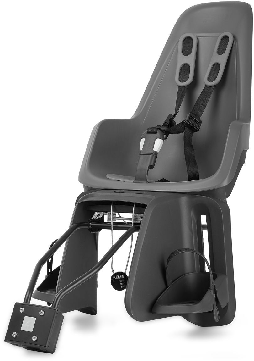 Велокресло заднее Bobike One Maxi 1P, крепление на раму и багажник велосипеда, цвет: серый8012200003 Велокресло заднее Bobike One Maxi 1P, крепление на раму и багажник велосипеда, цвет: серый8012200003BOBIKE ONE Maxi 1P любит город, так же как Вы и Ваше чадо. С лёгкостью пробираясь через городской трафик, Вы не пугаетесь неожиданных поворотов судьбы и препятствий. Стильный и свежий дизайн, удостоенный награды Голландского Общества Потребителей, отлично сочетается со всеми трендами велосипедной моды. Уникальная двухслойная конструкция кресла и красный задний светоотражатель обеспечивают непревзойдённый уровень безопасности ребёнка. BOBIKE ONE Maxi 1P оборудовано мягкими нескользящими наплечными ремнями с надёжной застёжкой для удержания ребёнка в правильной позиции. Кресло оснащено водоотталкивающей гасящей вибрации подкладкой. Система крепления Click & Go позволяет быстро и без инструментов установить и снять велокресло, а также переставить его между разными велосипедами. Для кратковременной стоянки у магазина или подъезда в комплектацию включён небольшой кодовый замок. BOBIKE ONE Maxi 1P устанавливается на подседельную трубу рамы диаметром от 28 до 40 мм или на багажник шириной от...