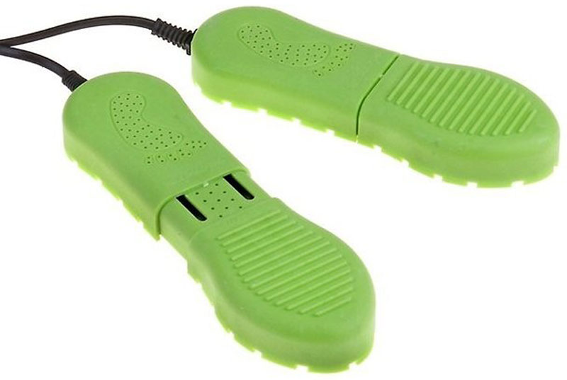 Irit IR-3705, Green сушка для обуви79 02467 Irit IR-3705, Green сушка для обуви79 02467Irit IR-3705 - сушка для обуви, которая поможет вашей обуви стать сухой после прогулки по лужам или снегу. Температура нагрева элементов 65-80 °С. Сушилка изготовлена из пластика. Для сушки расположите обувь на ровной, сухой поверхности. Поместите нагревательные элементы в обувь. Убедитесь, что рабочее напряжение в вашей сети соответствует напряжению прибора. Включите прибор в розетку. Оставьте прибор включенным на 1-3 часа в зависимости от степени влажности обуви. После выключения прибора подождите некоторое время до остывания нагревательных элементов. Мощность: 10 Вт