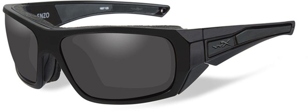 Очки солнцезащитные WileyX Enzo Black Ops, для охоты, рыбалки и активного отдыха, цвет: Smoke GreyCCENZ01 Очки солнцезащитные WileyX Enzo Black Ops, для охоты, рыбалки и активного отдыха, цвет: Smoke GreyCCENZ01Дымчато-серые линзы данных очков обеспечивают максимальное уменьшение бликов и не искажают цвета. Данная модель отлично подходит для использования в яркие дни с интенсивным освещением. Линзы данных очков изготовлены из поликарбонада особенно устойчивого к царапинам и обеспечивабщего 100% УФ защиту. ЗАЩИТА ОТ УДАРОВ НА ВЫСОКОЙ СКОРОСТИ Оправа и линзы должны выдерживать удар тяжелого снаряда весом 500 гр, падающего с высоты 127 см ПРОЧНОЕ ПОКРЫТИЕ Устойчивое к царапинам покрытие защищает линзы от механических повреждений и продлевает срок их службы. ВОДООТТАЛКИВАЮЩЕЕ ПОКРЫТИЕ Водоотталкивающее покрытие обеспечивает скатывание воды с поверхности линз. Используется только на поляризационных линзах. ПРОТИВОТУМАННОЕ ПОКРЫТИЕ Противотуманное покрытие предотвращает запотевание линз при высокой влажности и разнице температур. НАКЛАДКИ FACIAL CAVITY™ SEALS Запатентованные защитные накладки FACIAL Cavity™ защищают от ветра, механических обломков и периферийного освещения.