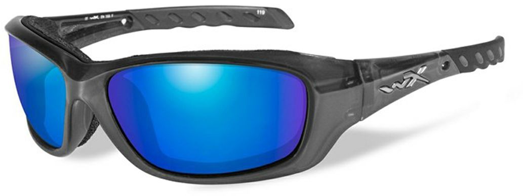 Очки солнцезащитные WileyX Gravity Polarized, для охоты, рыбалки и активного отдыха, цвет: Blue Mirror, Smoke GreenCCGRA04 Очки солнцезащитные WileyX Gravity Polarized, для охоты, рыбалки и активного отдыха, цвет: Blue Mirror, Smoke GreenCCGRA04Черная кристалическая оправа в сочетании с поляризованными зеркальными зелено-голубыми линзами делают данные солнцезащитные очки идеальным решением для занятий спортом и активного отдыха. Поляризованные зеркальные голубые линзы поглощают отражения и снижают блики. Очки обеспечат рыболовам улучшенную визуальную ясность и уникальную способность более ясно видеть видеть рыбу и рельеф дна под водой. ПОЛЯРИЗАЦИОННЫЙ ФИЛЬТР 8ТМ Запатентованная WileyX технология поляризации линз обеспечивает 100% поляризацию и 100% защиту от ультрафиолетовых лучей для непревзойденной четкости и контрастности изображения. ЗАЩИТА ОТ УДАРОВ НА ВЫСОКОЙ СКОРОСТИ Оправа и линзы должны выдерживать удар тяжелого снаряда весом 500 гр, падающего с высоты 127 см ПРОЧНОЕ ПОКРЫТИЕ Устойчивое к царапинам покрытие защищает линзы от механических повреждений и продлевает срок их службы. АНТИБЛИКОВОЕ ПОКРЫТИЕ Антибликовое покрытие устраняет нежелательные отражения с поверхностей линз. ВОДООТТАЛКИВАЮЩЕЕ ПОКРЫТИЕ...