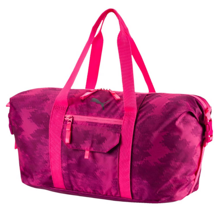 Сумка спортивная женская Puma Fit At Workout Bag, цвет: розовый. 0743740207437402 Сумка спортивная женская Puma Fit At Workout Bag, цвет: розовый. 0743740207437402Сумка Fit At Workout Bag создана для ценителей спорта. В ней удобно носить форму для тренировок, кроме того, она подойдет для путешествий. Большой основной карман дополнен маленькими отделениями для мелочей. С помощью боковых ремней можно регулировать объем сумки. У модели двухсторонняя застежка-молния основного отделения, сетчатый карман сбоку, карман на застежке-молнии спереди, карман для мелочей на застежке-липучке на верхней части, имеется отделение для крепления коврика для йоги. Рукоятки выполнены из тесьмы. Регулируемая по длине плечевая лямка. Тканые язычки у молний. Регулируемые ремни с пряжками по бокам для корректировки объема. Вышитый логотип бренда на передней части.