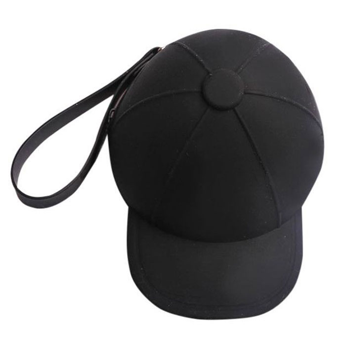 Кошелек детский Vitacci Kids, цвет: черный. 24077-324077-3 Кошелек детский Vitacci Kids, цвет: черный. 24077-324077-3Оригинальный детский кошелек Vitacci Kids изготовлен из мягкого безопасного силикона в виде кепки. Кошелек имеет одно отделение и закрывается на застежку-молнию. У изделия имеется ремешок-петля на металлическом карабине.