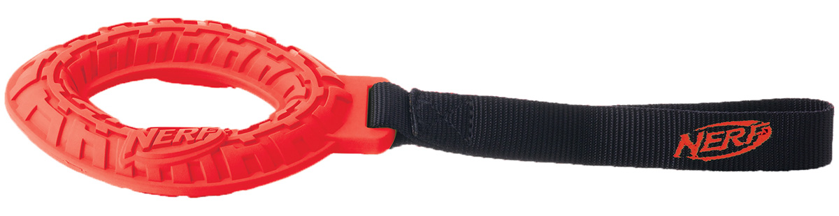 Игрушка для собак Nerf Шины, с веревкой, 32,5 см22514 Игрушка для собак Nerf Шины, с веревкой, 32,5 см22514Шина из сверхпрочной резины с нейлоновой ручкой! Подходит для собак с самой мощной челюстью! Высококачественные прочные материалы, из которых изготовлена игрушка, обеспечивают долговечность использования! Оптимальна для перетягивания, подходит для игры двух собак! Яркие привлекательные цвета! Игрушки Nerf Dog представлены в различных сериях в зависимости от рисунка, фактуры и материала, из которого они изготовлены (резина, ТПР, нейлон, пластик, каучук).