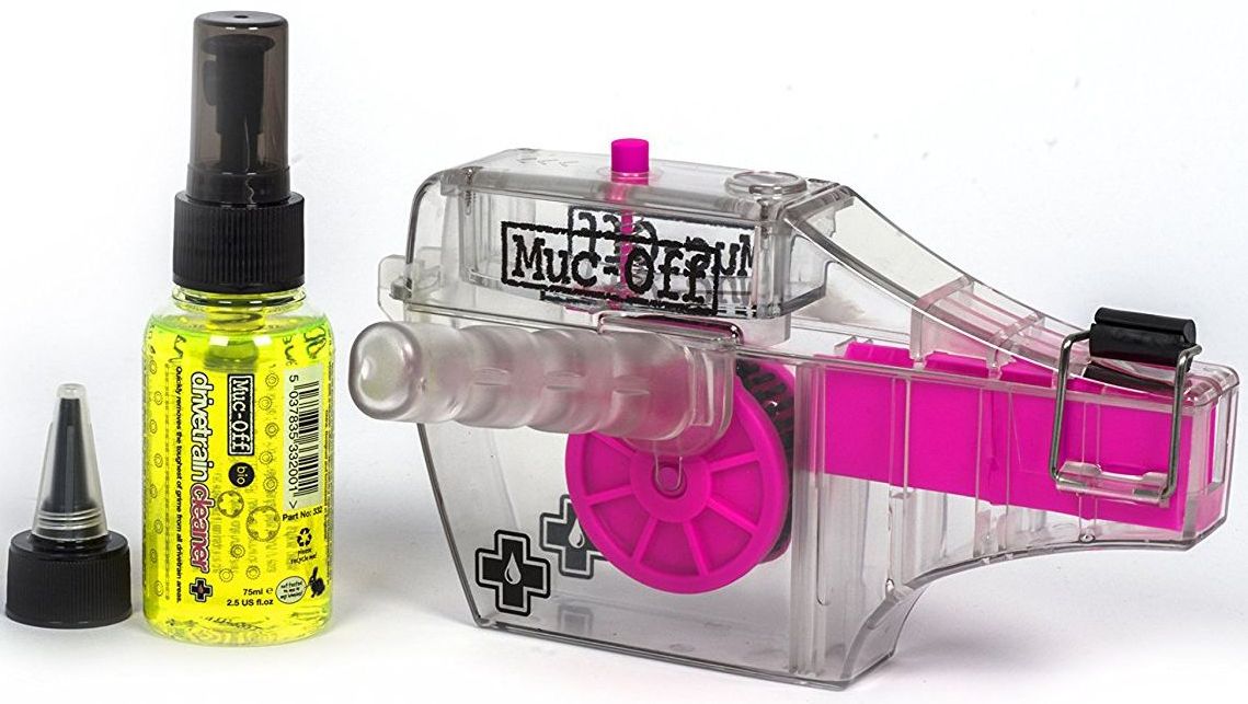 Машинка для чистки цепи Muc-Off X3 Chain Cleaner277 Машинка для чистки цепи Muc-Off X3 Chain Cleaner277Биоразлагаемый очиститель цепи Muc-Off специально разработан для того, чтобы быстро и безопасно удалить смазку цепи, с использованием передовых растворителей. Уникальная формула разрушает грязь и смазку, оставляя всю цепь сверкающей и чистой. Мгновенно удаляет смазку и грязь Для любых цепей Водорастворимый Уменьшает трение Биоразлагаемый Универсальный.