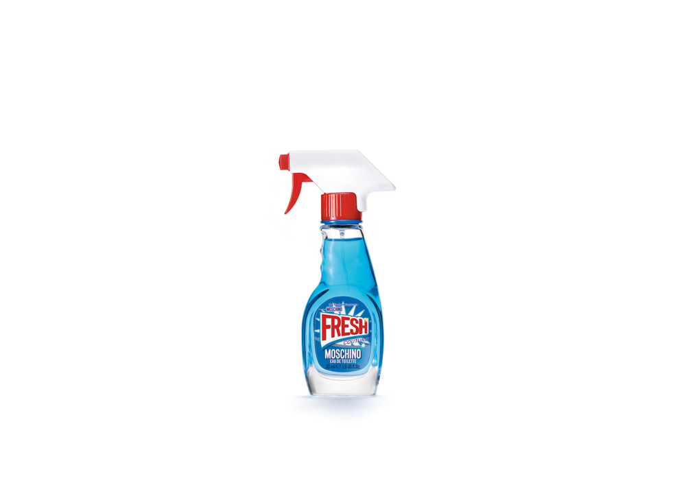 Moschino Fresh Туалетная вода спрей, 30 мл6R28 Moschino Fresh Туалетная вода спрей, 30 мл6R28Концепция этого аромата - совместить самое привычное и обыденное, скажем, моющее средство, с чем-то очень элегантным - ароматом роскошного бренда. Идея о том, чтобы использовать банальную бутылку, не представляющую никакой ценности, в качестве флакона для драгоценного содержимого, создает максимальный контраст между повседневным и изысканным. Это и есть настоящий стиль Moschino.