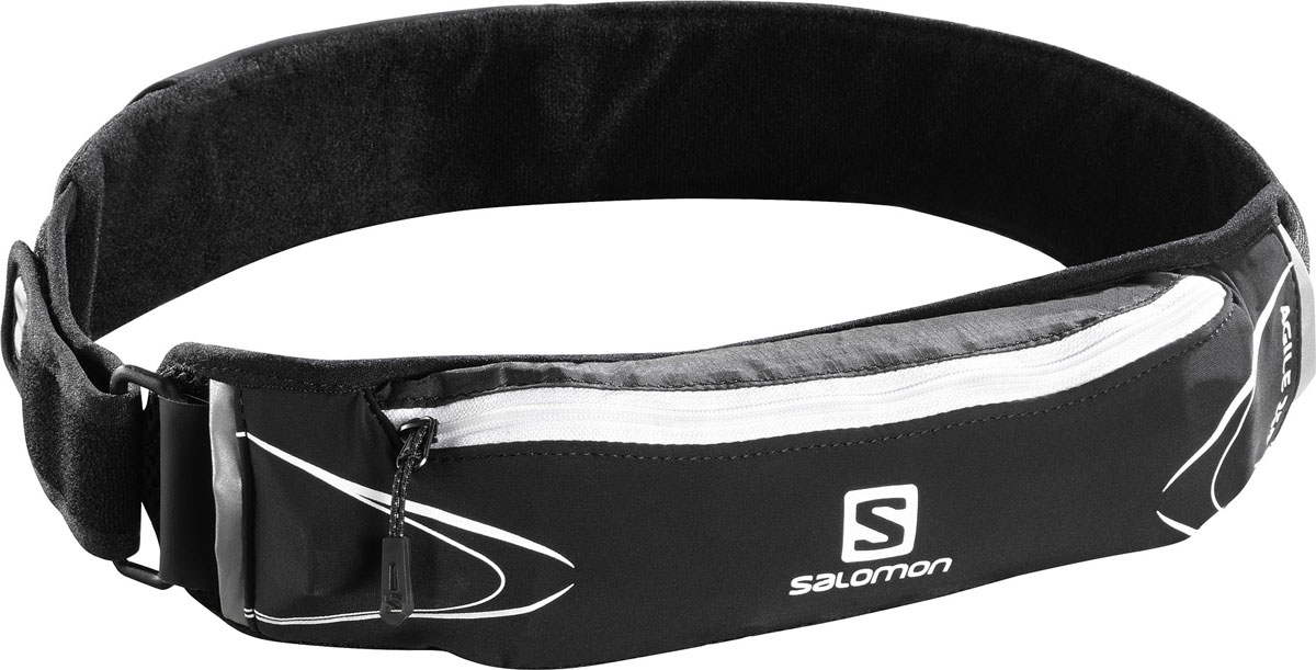 Сумка поясная Salomon Agile 250 Belt Set, с бутылкой 250 мл, цвет: черныйL37579000 Сумка поясная Salomon Agile 250 Belt Set, с бутылкой 250 мл, цвет: черныйL37579000Сумка поясная Salomon Agile 250 Belt Set легко крепится на поясе и позволяет взять с собой дополнительную емкость с энергетиком, гелем и т. п. У сумки один передний карман быстрого доступа, один поясной карман на молнии и один задний карман на молнии. Суперэластичный пояс не смещается даже при прыжках и обеспечивает быстрый доступ к мягкой фляге и другим нужным вещам. Регулируемый пояс застегивается на липучки. Благодаря универсальному размеру и возможности подгонки подойдет бегунам с тонкой талией. В комплекте имеется мягкая фляга 250 мл.