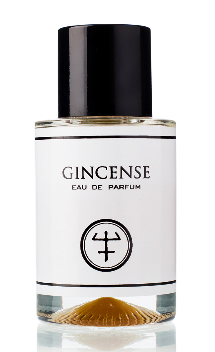 OLIVER CO Парфюмерная вода Gincense 50 млOLI109 OLIVER CO Парфюмерная вода Gincense 50 млOLI109С помощью огромных доз масел имбиря различного происхождения, сочетающихся с эссенциями разных ладанов, Оливер Вальверде, создатель Oliver&Co., подарил новое прочтение одному из самых возвышенных запахов. Из слов «имбирь» («ginger») и «ладан» («inсense») сложилось название этого необычного аромата – GINCENSE.