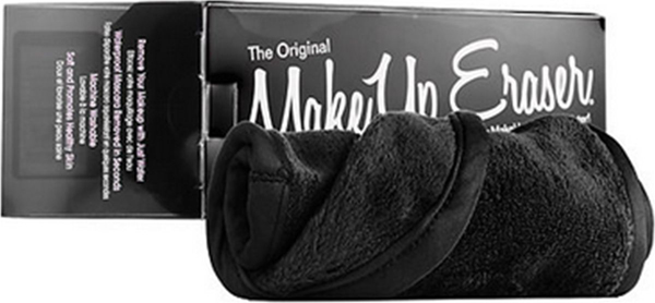 MakeUp Eraser салфетка для снятия макияжа черная000242 MakeUp Eraser салфетка для снятия макияжа черная000242Makeup Eraser Original (черная) уникальная салфетка, которая с невероятной легкостью снимает макияж, аккуратно очищая кожу лица абсолютно естественным образом. Салфетка воздействует без применения привычных средств для удаления декоративной косметики или умывания, значительно упрощает повседневный ритуал ухода и очищения, делает его приятным и легким. Секрет магических свойств салфетки Makeup Eraser заключается в особом переплетении полиэстеровых нитей. При производстве изделия поверхность ткани не подвергается никакой химической обработке, что гарантирует ее гипоаллергенность и безопасность применения, а для того, чтобы начать процедуру использования салфетки, достаточно просто хорошо смочить ее в чистой теплой воде. Салфетку Makeup Eraser можно с успехом применять для любого типа кожи, в том числе очень чувствительной, ее мягкое воздействие не вызывает раздражений или покраснений, высокий уровень качества ткани гарантирует длительное использование салфетки, а ее великолепные...