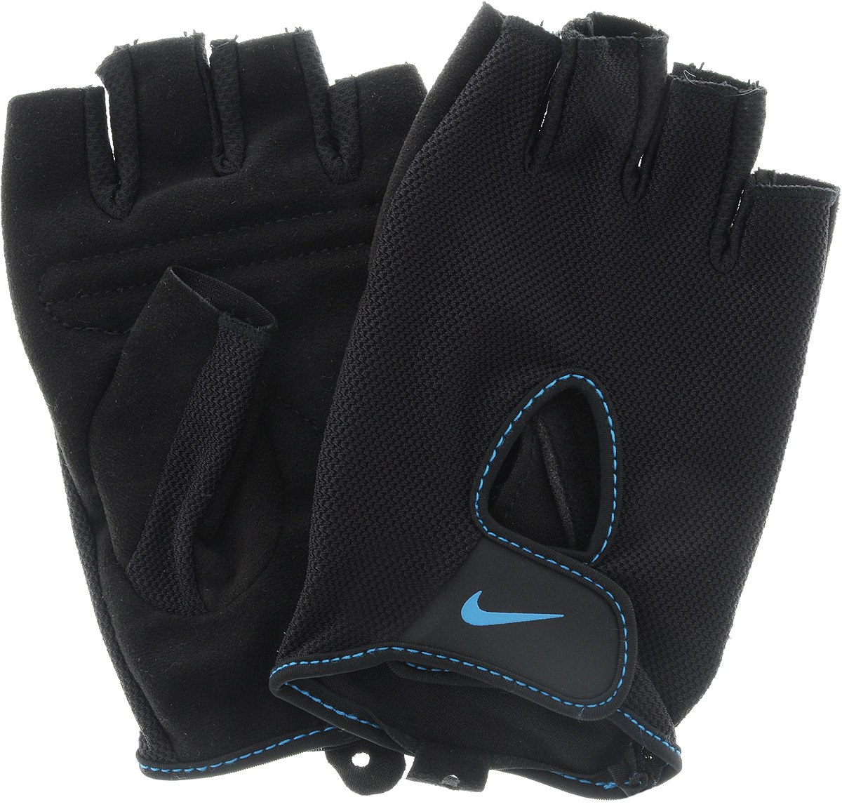 Перчатки для фитнеса женские Nike Wmns Fundamental Training Gloves II, цвет: черный, синий. Размер LN.LG.17.085.LG Перчатки для фитнеса женские Nike Wmns Fundamental Training Gloves II, цвет: черный, синий. Размер LN.LG.17.085.LGУдобные перчатки Nike Wmns Fundamental Training Gloves II для фитнеса оформлены цветным логотипом бренда Nike. Трафаретная печать swoosh-лого на внешней стороне модели обеспечивает моментальную идентификацию бренда. Внутренняя часть перчаток выполнена из мягкой искусственной замши, что обеспечивает комфорт и долговечность в использовании данного аксессуара. Регулируемая застежка на запястье обеспечивает надежную посадку.