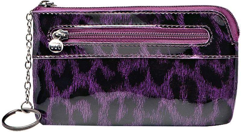 Ключница Malgrado, цвет: фиолетовый. 50501-015802#50501-015802# Purple Ключница Malgrado, цвет: фиолетовый. 50501-015802#50501-015802# PurpleСтильная ключница Malgrado изготовлена из натуральной лакированной кожи фиолетового цвета и имеет одно отделение на застежке-молнии. Внутри - цепочка с металлическим кольцом для ключей. На задней стенке расположен кармашек на застежке-молнии. Ключница упакована в коробку из плотного картона с логотипом фирмы. Характеристики: Материал: натуральная кожа, металл, текстиль. Размер ключницы: 12,5 см x 7,5 см х 1 см. Цвет: фиолетовый. Размер упаковки: 13 см x 9,5 см x 3 см. Артикул: 50501-015802# Purple.