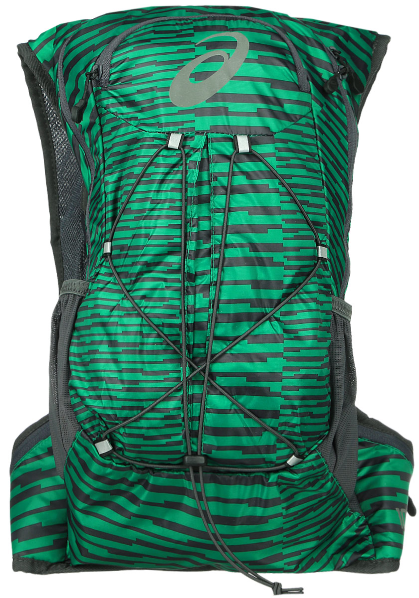 Рюкзак спортивный Asics Lightweight Running Backpack, цвет: зеленый, 10 л131847-5007 Рюкзак спортивный Asics Lightweight Running Backpack, цвет: зеленый, 10 л131847-5007Это самый удобный рюкзак для бега с экипировкой, который прилегает к телу как спортивный топ. Все принадлежности останутся невредимыми в основном отделении на молнии. Благодаря плотному прилеганию и уплотнению со стороны спины вы совершенно не будете ощущать их. Эластичный ремень позволит прикрепить к рюкзаку куртку, когда станет жарко, и быстро надеть ее, когда погода изменится.Легкий компаньон для комфортного бега.Все, что нужно на средних дистанциях, находится под рукой в основном отделении, в удобных боковых карманах и на эластичном шнуре. Материал усиленного плетения гарантирует долговечность.