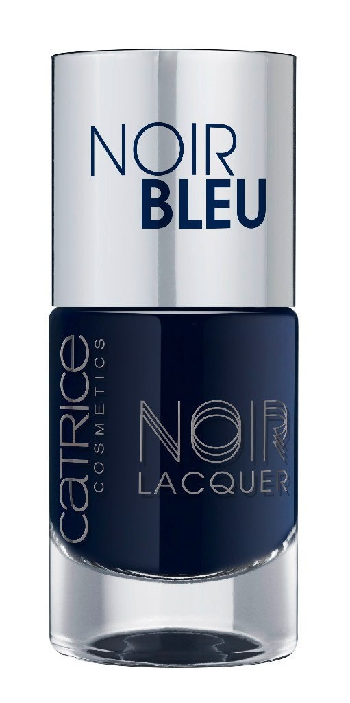 Catrice Лак для ногтей Noir Noir Lacquers 04 Noir Bleu темно-синий 10 мл59915 Catrice Лак для ногтей Noir Noir Lacquers 04 Noir Bleu темно-синий 10 мл59915Стойкая формула и эффектный глянцевый блеск, новые лаки CATRICE Noir Noir Lacquers – словно коллекция «маленьких черных платьев» для ногтей! В каждом из них глубокий черный тон дополнен едва уловимой ноткой цвета – зеленого, синего, фиолетового или красного. Плотная текстура обеспечивает равномерное нанесение.