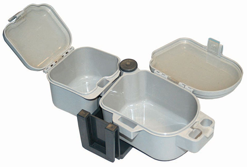 Коробка рыболовная Salmo Live Bait, цвет: светло-серый, 21,5 х 10 х 6,7 см1500-70 Коробка рыболовная Salmo Live Bait, цвет: светло-серый, 21,5 х 10 х 6,7 см1500-70Коробочка для живой наживки с двумя отделениями и с легкосъемным креплением к ремню рыболова.