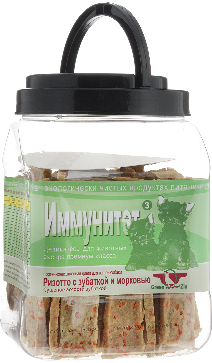 Лакомство для собак GreenQZin Иммунитет, сушеное мясо зубатки и морковь, 750 г3FCr750t Лакомство для собак GreenQZin Иммунитет, сушеное мясо зубатки и морковь, 750 г3FCr750tЛакомство для собак GreenQZin Иммунитет - это полезное и вкусное лакомство, которое изготовлено из моркови и морской рыбы зубатки. Морковь ценна высоким содержанием каротина, который при переваривании превращается в витамин А. Также корнеплод богат витаминами С, В, D, Е, полезными минералами и микроэлементами (калий, фосфор, железо, марганец). После тепловой обработки содержание в моркови антиоксидантов увеличивается в разы, поэтому употребление данного продукта в пищу замедляет процесс старения организма собаки. Филе зубатки богато витаминами А, D, B1, B6, B12, E, PP, содержит никотиновую и пантотеновую кислоты, жирные кислоты омега-3, натрий, калий, йод, цинк, кальций, фосфор, хром, кобальт, магний, комплекс аминокислот: лизин, аспарагиновую и глютаминовую кислоты. Мясо этой рыбы обладает целебными и профилактическими свойствами, омолаживает и очищает кровеносную систему. Сбалансированный аминокислотный комплекс помогает поддерживать остроту зрения и придает шерсти...
