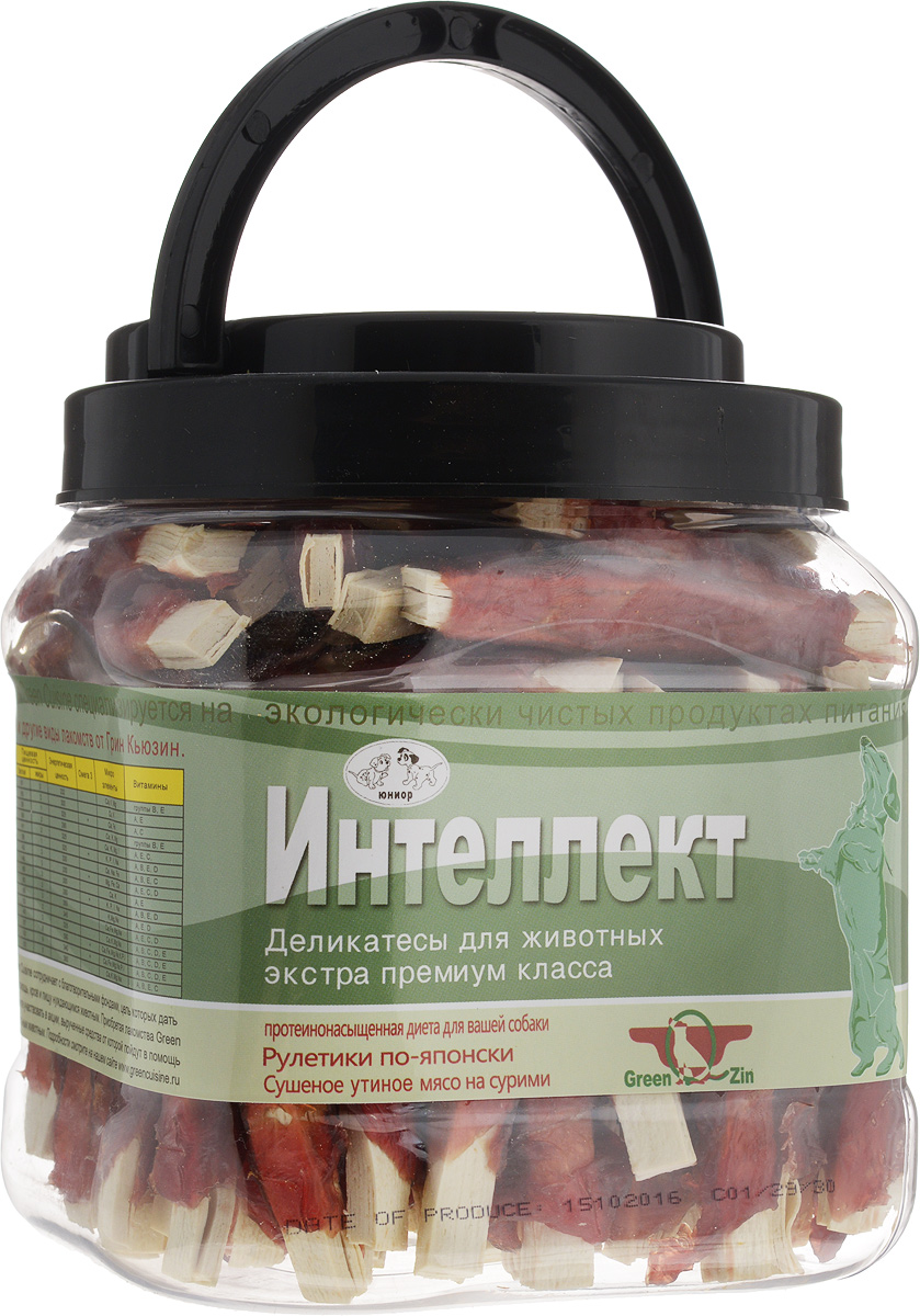 Лакомство для собак GreenQZin Интеллект, сушеное утиное мясо на сурими, 750 гDkSu750t Лакомство для собак GreenQZin Интеллект, сушеное утиное мясо на сурими, 750 гDkSu750tЛакомство для собак GreenQZin Интеллект изготовлено из морской рыбы и утиного мяса. Рыба богата фосфором, йодом, натрием, фтором и другими микроэлементами, необходимыми для развития умственных способностей питомца. Богатое белком, с низким содержанием холестерина, филе гусарки придает лакомству изысканный вкус. Регулярное употребление лакомства положительно скажется на развитии памяти и восприимчивости к новому. Рыбно-мясная комбинация в рационе собаки создает исключительно богатую гамму вкусовых ощущений, задействуя одновременно различные вкусовые рецепторы на языке собаки, что способствует разностороннему развитию головного мозга. Введение лакомства Интеллект в дневной рацион позволит собаке поддерживать остроту ума, легче и эффективнее проходить процесс дрессировки, снизит утомляемость к восприятию свежей информации. Количество повторов для освоения новых команд снизится в разы. Лакомство не содержит консервантов, красителей, гормонов, антибиотиков и ГМО. Не...