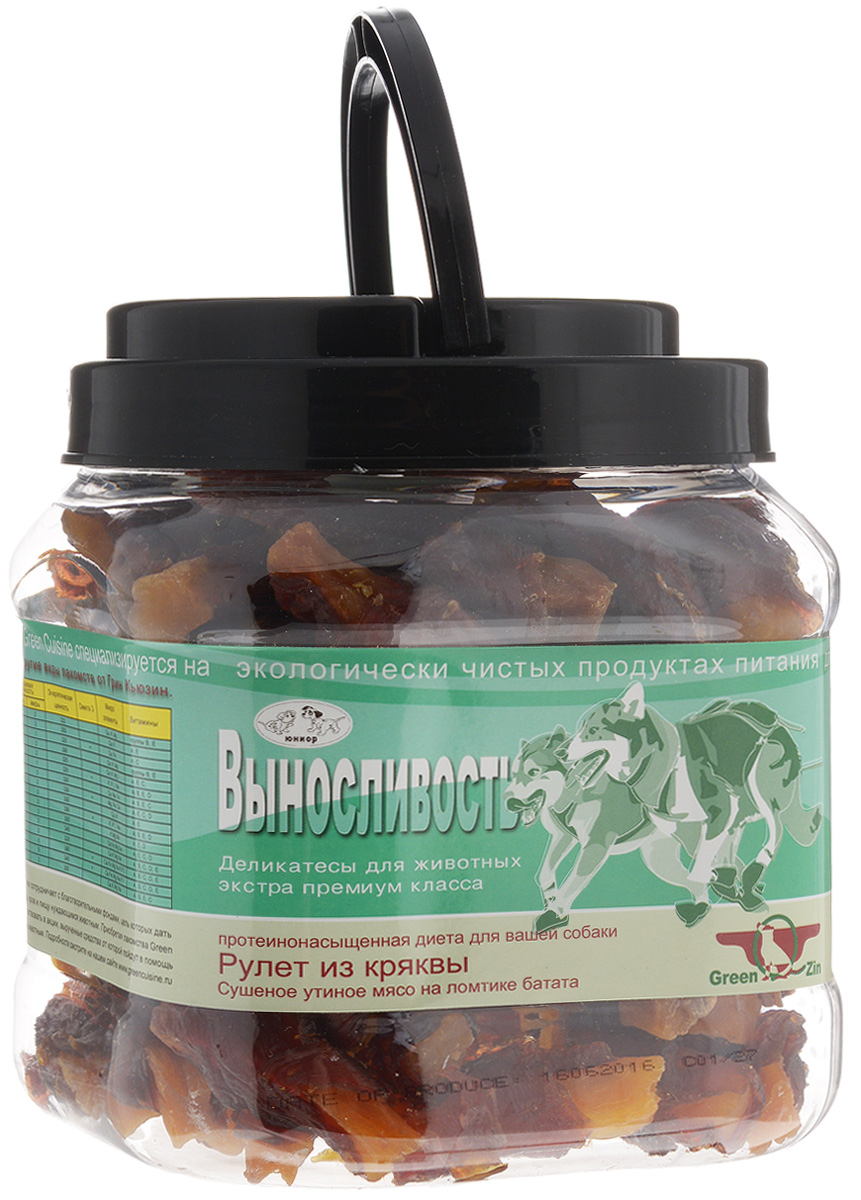 Лакомство для собак GreenQZin Выносливость, сушеное утиное мясо на ломтике батата, 750 гDkPt750t Лакомство для собак GreenQZin Выносливость, сушеное утиное мясо на ломтике батата, 750 гDkPt750tЛакомство для собак GreenQZin Выносливость изготовлено из красного мяса утки и кусочка батата. Утиное мясо богато белком, необходимым для развития силы, роста костей и мышц питомца. Мясо утки - легкоусвояемый питательный продукт, который обязательно должен присутствовать в ежедневном рационе собаки. Корень батата обладает целебными и профилактическими свойствами, очищает кровеносную систему и незаменим в целях поддержания здоровья. Употребление батата в пищу повышает выносливость собаки к длительным физическим нагрузкам, а также помогает шерсти приобрести блеск и яркость. Батат создает запасы гликогена в мышцах и печени животного, что повышает общую тренированность собаки к аэробным (длительным) нагрузкам. Корм создан по специальной рецептуре и технологии, позволяющей сохранить в сушеных мясных ломтиках и печеной бататной палочке все полезные вещества и витамины, присутствующие в парном мясе и свежем клубне батата. Высокотехнологичный производственный цикл...