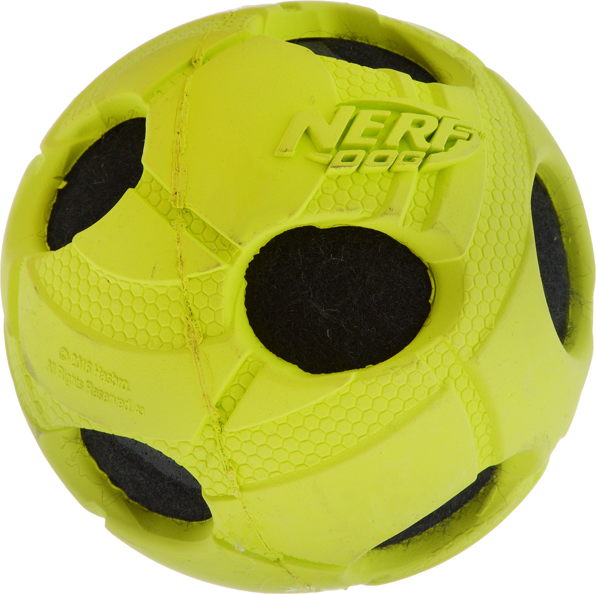Игрушка для собак Nerf Мяч с отверстиями, диаметр 9 см22293_салатовый, черный Игрушка для собак Nerf Мяч с отверстиями, диаметр 9 см22293_салатовый, черныйИгрушка для собак Nerf Мяч с отверстиями выполнена из резины в форме мяча. Такая игрушка порадует вашего любимца, а вам доставит массу приятных эмоций, ведь наблюдать за игрой всегда интересно и приятно. Диаметр игрушки: 9 см.