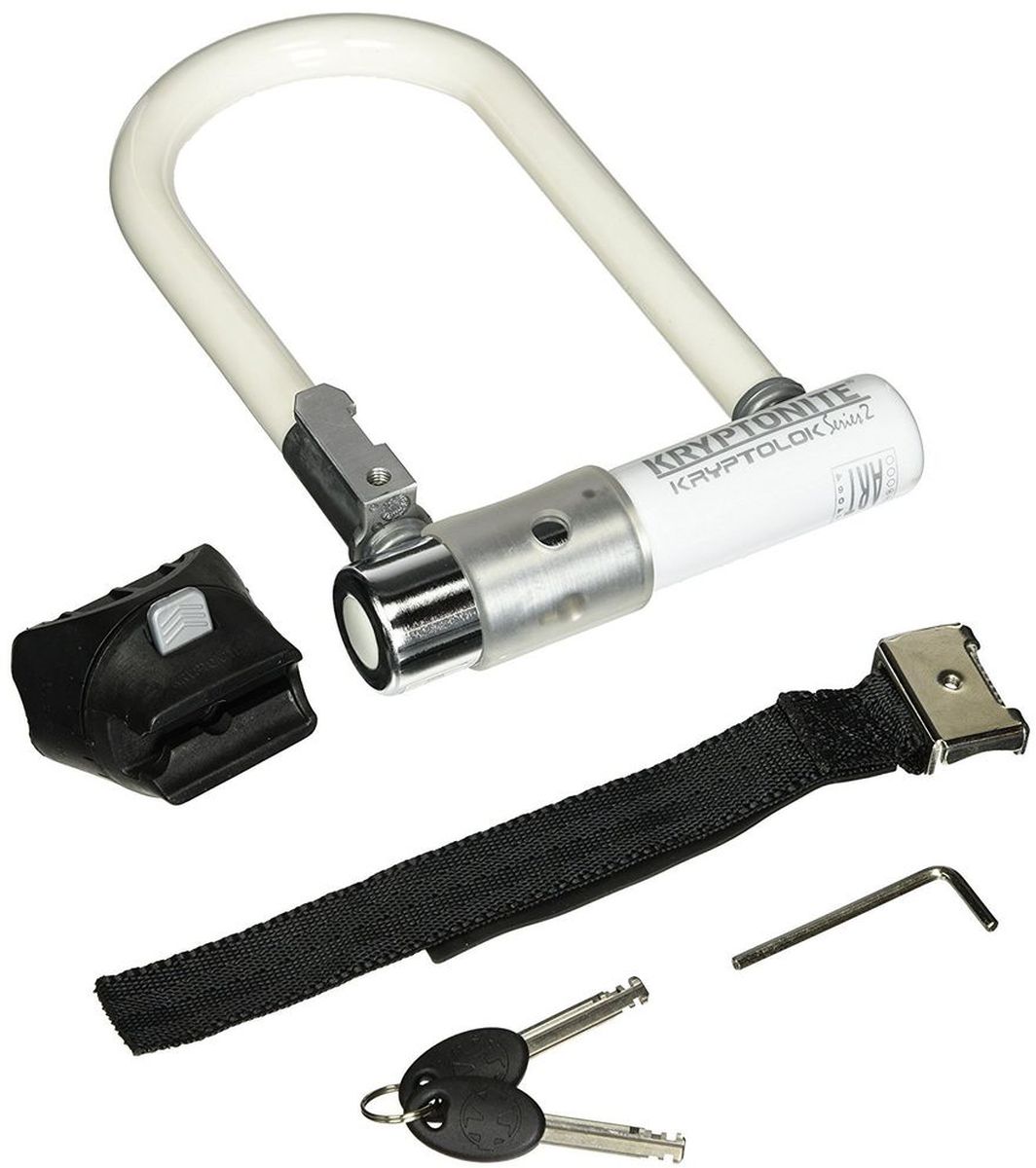 Замок велосипедный Kryptonite U-locks KryptoLok Series 2 Mini-7, цвет: белый0720018001553 Замок велосипедный Kryptonite U-locks KryptoLok Series 2 Mini-7, цвет: белый0720018001553Велозамок Kryptonite Kryptolok series 2 Mini-7 Orange — компактный размер, надёжность и яркая цветовая гамма. Уникальный набор ключей, 13-ти миллиметровая дужка и двойная конструкция засова гарантированно не поддадутся кусачкам и взлому. Благодаря своим габаритам, u-lock легко возить с собой в сумке или за ремнем. - 13 мм закаленная стальная скоба - Система Transit Flex Frame-U для крепления к раме байка - Виниловое покрытие, не оставляющее царапин на раме - Защита от стука и шума - Защита от пыли и влаги - В комплекте идет 2 ключа - Программа Key Safe (возможность заказа нового ключа) - Silver Sold Secure (классификация надежности замков в Европе) - Уровень защиты 6 из 10 Диаметр дуги замка: 13 мм Размеры замка: 8,2 х 17 см Вес модели: 1,11 кг.