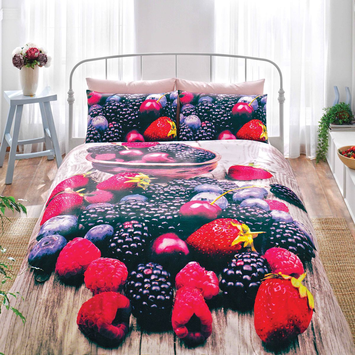 Комплект белья TAC Berry, 1,5-спальный, наволочки 50х70 см3485-28513 Комплект белья TAC Berry, 1,5-спальный, наволочки 50х70 см3485-28513Красочные, объемные, живые - сатин теперь в дизайнах 3D! Эталон сатина в России. Фирменные яркие дизайны Pano на нежной шелковистой фактуре сатиновой ткани из экологичного хлопка.Сатин – гладкая и прочная ткань, которая своим блеском, легкостью и гладкостью похожа на шелк, но выгодно отличается от него в цене. Сатин практически не мнется, поэтому его можно не гладить. Ко всему прочему, он весьма практичен, т.к. хорошо переносит множественные стирки. Если Вы ценитель эстетики и практичности одновременно, безусловно, сатин для Вас!