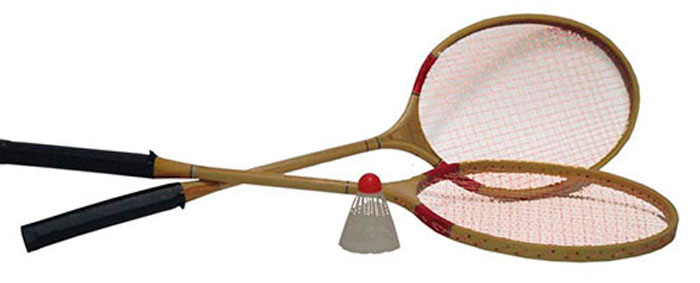 Набор для бадминтона Sport Elite. 3 предмета. RJ 00011128014775 Набор для бадминтона Sport Elite. 3 предмета. RJ 00011128014775Основные характеристики: Комплектность: ракетка - 2 шт., волан - 1 шт., чехол-сетка - 1 шт. Материалы: ракетки - дерево, воланы - нейлон, чехол - нейлоновая сетка. Вес набора: 0,29 кг. Цвет: ракетки - натуральная древесина, струны - красный, волан - белый с красной головкой. Вид использования: для любительской игры в бадминтон. Страна-производитель: Китай. Упаковка: чехол-сетка. Предназначен для активного отдыха на природе. Подходит только для любительской игры. Для бадминтона как развлечения не так уж важно отбирать себе уникальную ракетку, покупать форму и инвентарь, заниматься натяжкой струн. Достаточно просто купить набор для бадминтона любительского уровня, что станет отличным решением для тех, кто любит активный отдых. Покупка сразу пары ракеток и волана в виде набора позволяет сэкономить существенный процент и немало упростит подготовку к самой игре.