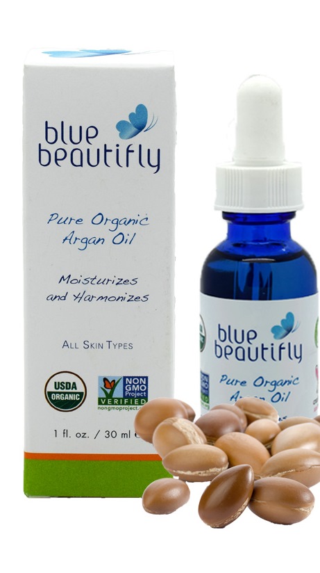 Blue Beautifly 100% органическое аргановое масло, 30 млBB-005 Blue Beautifly 100% органическое аргановое масло, 30 млBB-005Органическое Аргановое масло богато незаменимыми жирными кислотами, витамином Е, содержит каротины и протеины. Аргановое масло является мощным антиоксидантом, оказывает противовоспалительное и антибактериальное действие в борьбе против свободных радикалов. Уменьшает морщины, шрамы и растяжки, увлажняет и успокаивает, стабилизирует уровень выработки кожного сала и устраняет бактерии, которые вызывают акне. Масло питает и укрепляет волосы и ногти, имеет легкую и нежную текстуру, отлично впитывается,нерафинированное. Органический сертифицированный продукт, полученный путем холодного отжима. Подходит для ежедневного использования на всех типов кожи.USDA сертифицированный органический продукт.