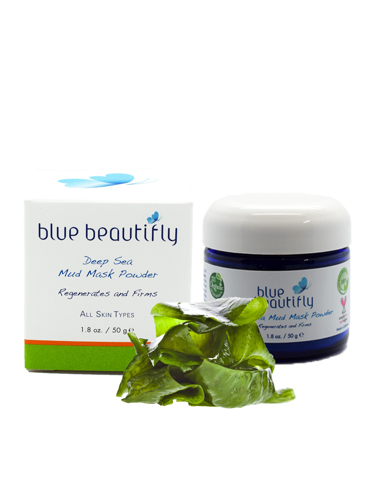 Blue Beautifly Сухая маска-пилинг с морскими минералами, 50 гBB-020 Blue Beautifly Сухая маска-пилинг с морскими минералами, 50 гBB-020Для всех типов кожи. Осветляющая сухая маска-пилинг очищает кожу и устраняет неровности, борется с возрастными пятнами на коже, благодаря входящим в её состав богатой минералами глины и омолаживающих трав. Марокканская вулконическая глина и Французская Розовая глина очищают и омолаживают кожу, придают ей тонус и естественное сияние. Толокнянка, Солодка, Имбирь, экстракт Оливы, Лаванда и Нут осветляют кожу, предотвращают повреждения от негативного воздействия УФ излучения, уменьшают воспаление.