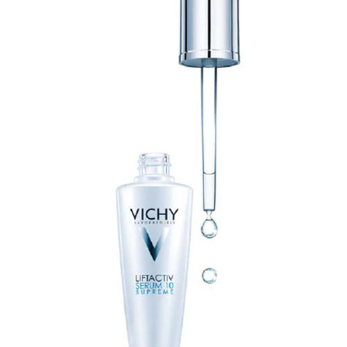VICHY Liftactiv Supreme Сыворотка 10, 30 млM9084900 VICHY Liftactiv Supreme Сыворотка 10, 30 млM9084900Liftactiv Supreme Сыворотка 10 оказывает глобальное действие против 10 признаков старения. Гиалуроновая кислота- это одна из основных составляющих молодости кожи. Лабаротории Виши объединяют два вида гиалуроновой кислоты для двойной эфективности против признаков старения кожи. На поверхности кожи высокомолекулярная кислота образует увлажняющую защитную пленку. В глубоких слоя эпидермиса фрагментированная гиалуроновая кислота ускоряет регенерацию кожи. Коррекция 10 признаков старения: Коррекция морщин, даже глубоких Разглаживание морщин в уголках глаз Повышение упругости кожи Устранение тусклого цвета лица Выравнивание тона кожи Повышение тонуса кожи Кожа подтянута Лицо выглядит отдохнувшим Кожа заметно увлажнена Видимый результат через 10 дней Мгновенно: Кожа более упругая и сияющая Через 3 месяца: Морщины сокращены на 43%