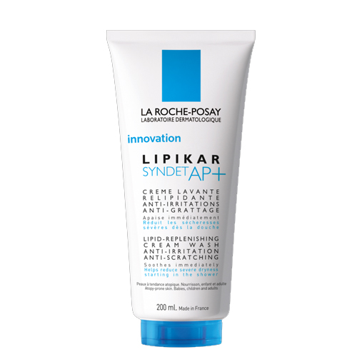 La Roche-Posay Lipikar Syndet АП+ 200млM9147100 La Roche-Posay Lipikar Syndet АП+ 200млM9147100Липидовосстанавливающий очищающий крем-гель для лица и тела разработан для очень сухой, раздраженной, склонной к атопии кожи. Мягко очищает кожу младенцев, детей и очень сухую кожу взрослых. Нормализует липидный баланс кожи; Моментально смягчает кожу; Уменьшает выраженную сухость сразу после душа. Подходит для очищения кожи головы детей. Воздействует на все признаки, характерные для атопичной кожи. Липидовосстанавливающий комплекс с содержанием масла ши восстанавливает и укрепляет защитный барьер кожи. Ниацинамид - мгновенно успокаивает. Термальная вода La Roche-Posay - успокаивает, увлажняет ,снимает раздражение и обладает антиоксидантными свойствами. Для младенцев, детей и взрослых.