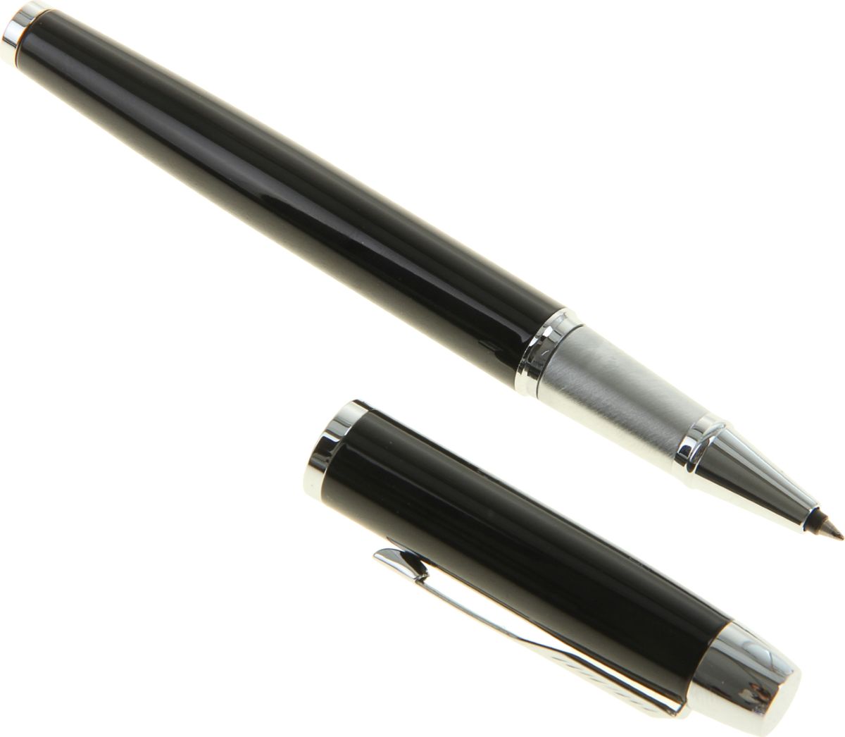 Parker Ручка-роллер IM Metal Black CT Fblack черная959948 Parker Ручка-роллер IM Metal Black CT Fblack черная959948Parker — классика с современным оттенком. Этот культовый бренд отличается неугасаемым стремлением к совершенству. Уже на протяжении столетия он имеет отличную репутацию и ассоциируется с канцелярскими изделиями исключительно высокого качества, подчеркивая тем самым верность традициям, надежность, элегантность, стиль и желание привносить новое в свои образцы. Ручка-роллер Parker IM Metal Black CT Fblack — сочетание неповторимого дизайна и прекрасного исполнения. Этот аксессуар станет элитным и статусным презентом для коллег, друзей, а также настоящим украшением любого рабочего стола.