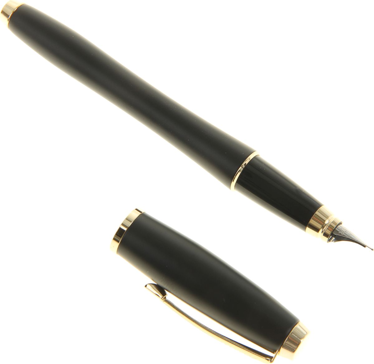 Parker Ручка перьевая Urban Muted Black GT черная968707 Parker Ручка перьевая Urban Muted Black GT черная968707Parker — классика с современным оттенком. Этот культовый бренд отличается неугасаемым стремлением к совершенству. Уже на протяжении столетия он имеет отличную репутацию и ассоциируется с канцелярскими изделиями исключительно высокого качества, подчеркивая тем самым верность традициям, надежность, элегантность, стиль и желание привносить новое в свои образцы. Ручка перьевая Parker Urban Muted Black GT, перо F (тонкое) — сочетание неповторимого дизайна и прекрасного исполнения. Этот аксессуар станет элитным и статусным презентом для коллег, друзей, а также настоящим украшением любого рабочего стола.