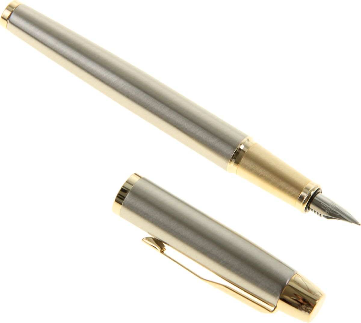 Parker Ручка перьевая IM Metal Brushed Metal GT черная981873 Parker Ручка перьевая IM Metal Brushed Metal GT черная981873Parker — классика с современным оттенком. Этот культовый бренд отличается неугасаемым стремлением к совершенству. Уже на протяжении столетия он имеет отличную репутацию и ассоциируется с канцелярскими изделиями исключительно высокого качества, подчеркивая тем самым верность традициям, надежность, элегантность, стиль и желание привносить новое в свои образцы. Ручка перьевая Parker IM Metal Brushed Metal GT, перо F (тонкое) — сочетание неповторимого дизайна и прекрасного исполнения. Этот аксессуар станет элитным и статусным презентом для коллег, друзей, а также настоящим украшением любого рабочего стола.