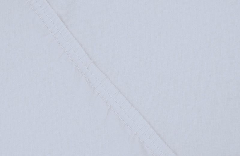 Простыня на резинке Ecotex Поплин, цвет: голубой, 180 х 200 смПРРП18 голубой Простыня на резинке Ecotex Поплин, цвет: голубой, 180 х 200 смПРРП18 голубойПростыня на резинке по всему периметру – это очень удобно! Она всегда ровно, без единой морщинки, застилает матрас. Легко заправляется и фиксируется с помощью «юбки» с резинкой по всему периметру. Нежное прикосновение к телу бархатного на ощупь хлопка, мягкая фактура ткани – вот основное преимущество трикотажных простыней на резинке. Они практичны в уходе, не требуют глажения после стирки, мягкие, экологичные, защищают матрас от загрязнений.