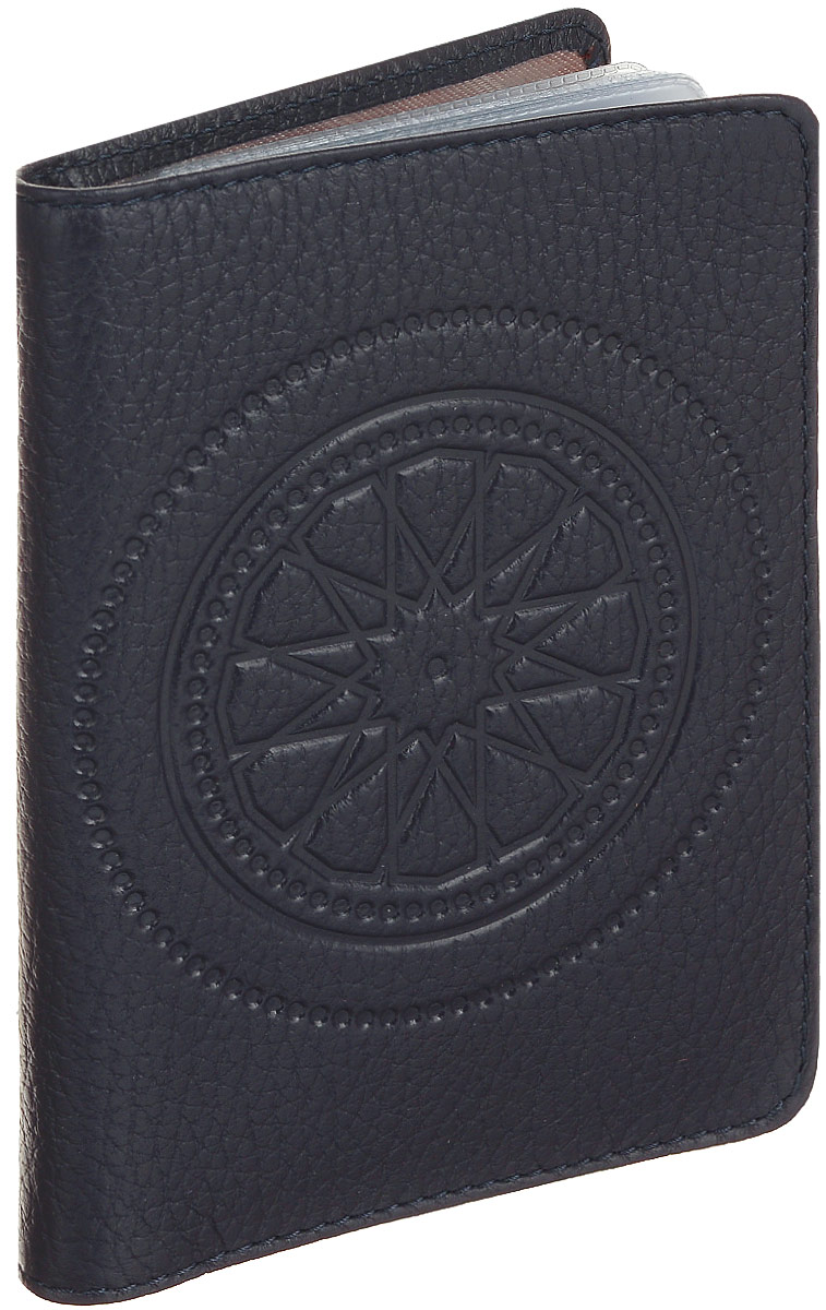 Бумажник водителя женский Fabula Talisman, цвет: фиолетовый. BV.66.SNBV.66.SN.баклажановый Бумажник водителя женский Fabula Talisman, цвет: фиолетовый. BV.66.SNBV.66.SN.баклажановыйБумажник водителя из коллекции «Talisman» выполнен из натуральной кожи. На внутреннем развороте 2 кармана: глубокий вертикальный карман из кожи с 4 прорезными карманами для кредитных карт и карман из прозрачного пластика. Внутренний блок из прозрачного пластика для документов водителя (6 карманов).