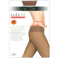 Колготки классические Nudo Vita Bassa 40Nudo Vita Bassa 40 Caramello Колготки классические Nudo Vita Bassa 40Nudo Vita Bassa 40 CaramelloПлотность: 40 ден. Эластичные гладкие колготки, создающие эффект обнаженности, с лайкрой, регулируемой высотой талии, комфортным поясом, ластовицей, невидимым носком. Omsa - одна из наиболее важных компаний, производящих трикотаж, которая так близка любой женщине. А устойчивым положением компания обязана своей философии, которая была и остается для нее актуальной. Высокое качество нити, элегантность, внимание к шарму и моде позволяет держаться компании на вершине популярности у женщин всего мира. Внимание к нуждам женщины и постоянная забота о качестве сделали Omsa самой значительной компанией Европы. Благодаря усовершенствованиям в производственной сфере вся продукция Omsa может гордиться своим превосходным качеством.