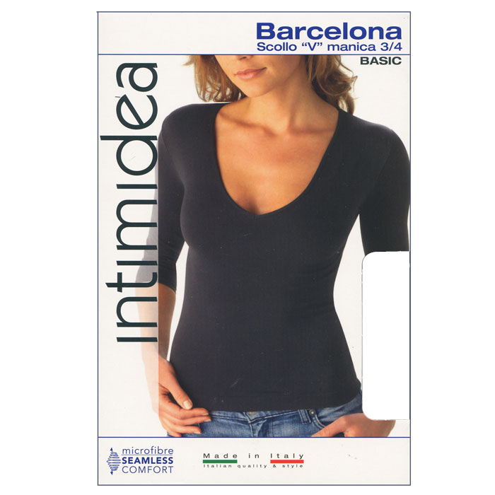 ФутболкаIN-T-Shirt Barcellona Bianco ФутболкаIN-T-Shirt Barcellona BiancoЖенская футболка Barcellona с рукавом 3/4 выполнена из микрофибры, она очень мягкая на ощупь, не раздражает даже самую нежную и чувствительную кожу. Вырез горловины оформлен бейкой в цвет изделия. Футболка с V-образным вырезом горловины и длинными рукавами удобна в использовании, ее можно носить как с брюками, так и с юбкой. Отличный вариант для повседневного использования!