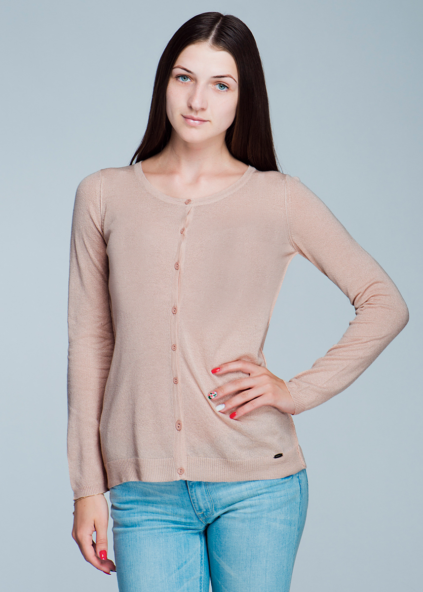 Кофта2462H22 Кофта2462H22Привлекательная кофта Viriato, выполненная из легкой пряжи, - незаменимый предмет вашего гардероба. Модель свободного кроя с длинными рукавами и круглым вырезом горловины застегивается на пуговицы. Манжеты рукавов и низ изделия связаны мелкой резинкой. Эта замечательная кофта - идеальный вариант для создания повседневного образа.