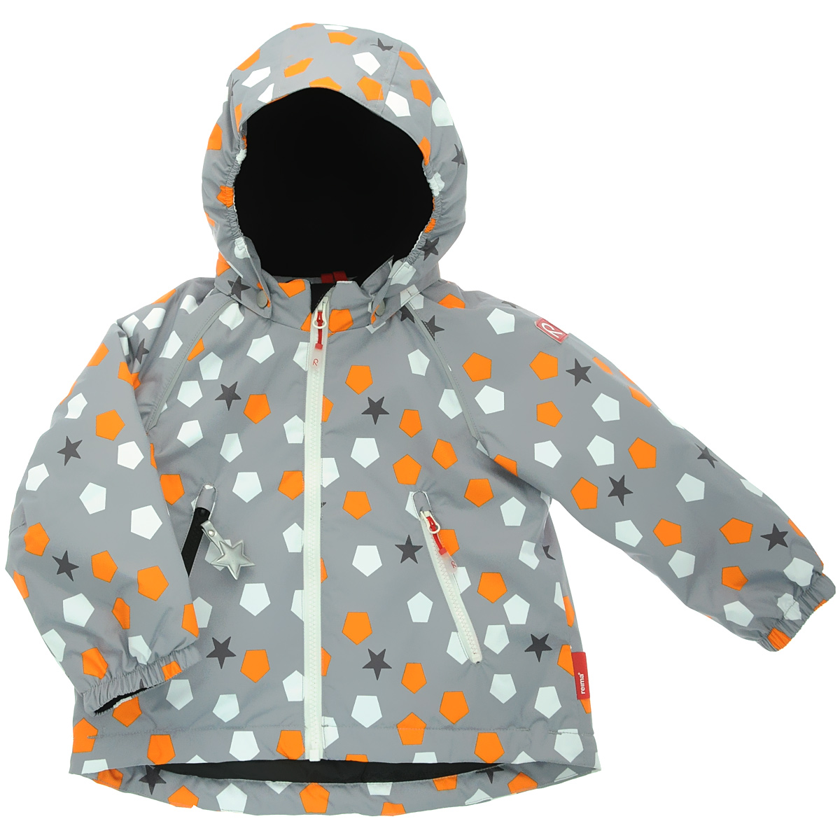Куртка511146-6512 Куртка511146-6512Теплая детская куртка Reima Kiddo Grumium идеально подойдет для ребенка в холодное время года. Куртка изготовлена из водоотталкивающей и ветрозащитной мембранной ткани с утеплителем из синтепона. Материал отличается высокой устойчивостью к трению, благодаря специальной обработке полиуретаном поверхность изделия отталкивает грязь и воду, что облегчает поддержание аккуратного вида одежды, дышащее покрытие с изнаночной части не раздражает даже самую нежную и чувствительную кожу ребенка, обеспечивая ему наибольший комфорт. Куртка с удлиненной спинкой и капюшоном застегивается на пластиковую застежку-молнию, благодаря чему ее легко надевать и снимать, и дополнительно имеет ветрозащитный клапан на кнопках. Капюшон, присборенный по бокам, защитит нежные щечки от ветра, он пристегивается к куртке при помощи кнопок и застегивается под подбородком клапаном на липучке. Края рукавов оформлены эластичными манжетами. Мягкая подкладка на воротнике, манжетах и капюшоне обеспечивает...