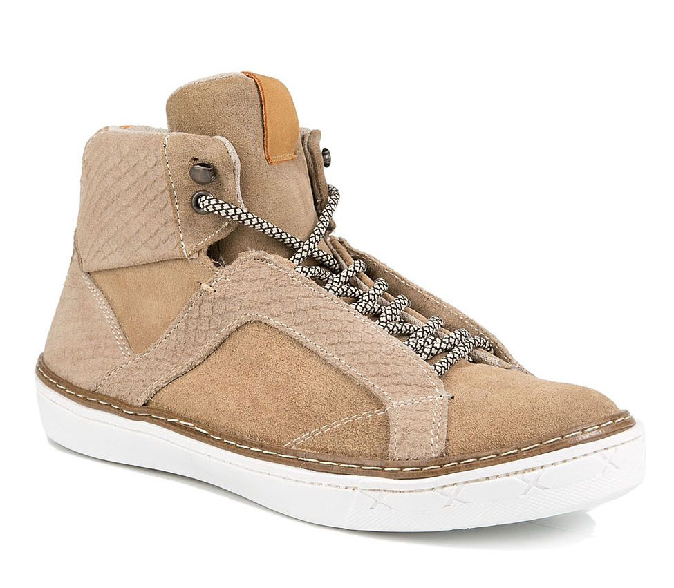Ботинки мужские. BONEBONE Ботинки мужские. BONEBONEОригинальные ботинки от Steve Madden заинтересуют вас своим дизайном с первого взгляда! Модель выполнена из натуральной замши и оформлена вставками с узором, имитирующим змеиную кожу. Язычок украшен нашивкой, задник - стеганым узором в виде ромбов и наружным ремнем. Шнуровка позволяет прочно зафиксировать модель на ноге. Подкладка и стелька - из текстиля. Верх подошвы декорирован контрастной полоской с крупной прострочкой. Гибкая резиновая подошва с оригинальным рифленым рисунком обеспечивает идеальное сцепление с разными поверхностями. Ультрамодные ботинки не оставят вас незамеченным!