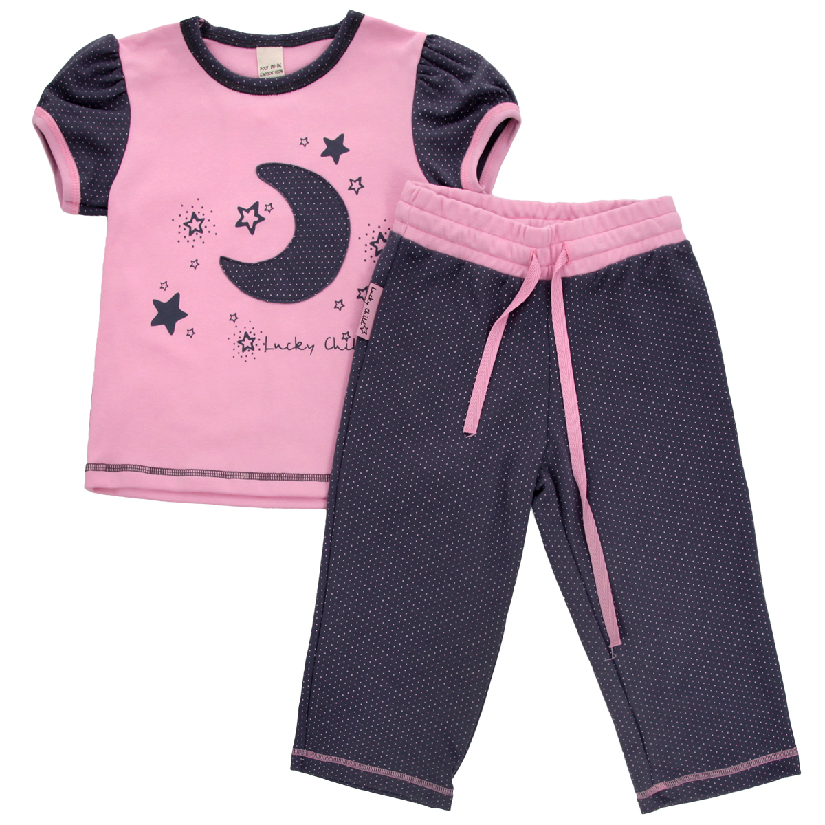 Пижама12-403 Пижама12-403Очаровательная пижама для девочки Lucky Child, состоящая из футболки и брюк, идеально подойдет вашей дочурке и станет отличным дополнением к детскому гардеробу. Изготовленная из натурального хлопка - интерлока, она необычайно мягкая и приятная на ощупь, не раздражает нежную кожу ребенка и хорошо вентилируется, а эластичные швы приятны телу и не препятствуют его движениям. Футболка с короткими рукавами-фонариками и круглым вырезом горловины оформлена оригинальной аппликацией в виде месяца, а также принтом с изображением звездочек и названием бренда. Горловина и рукава оформлены мелким гороховым принтом. Низ изделия оформлен контрастной фигурной прострочкой. Брюки прямого кроя на талии имеют широкий эластичный пояс со шнурком, благодаря чему они не сдавливают животик ребенка и не сползают. Оформлены брюки мелким гороховым принтом. Такая пижама идеально подойдет вашей дочурке, а мягкие полотна позволят ей комфортно чувствовать себя во время сна!