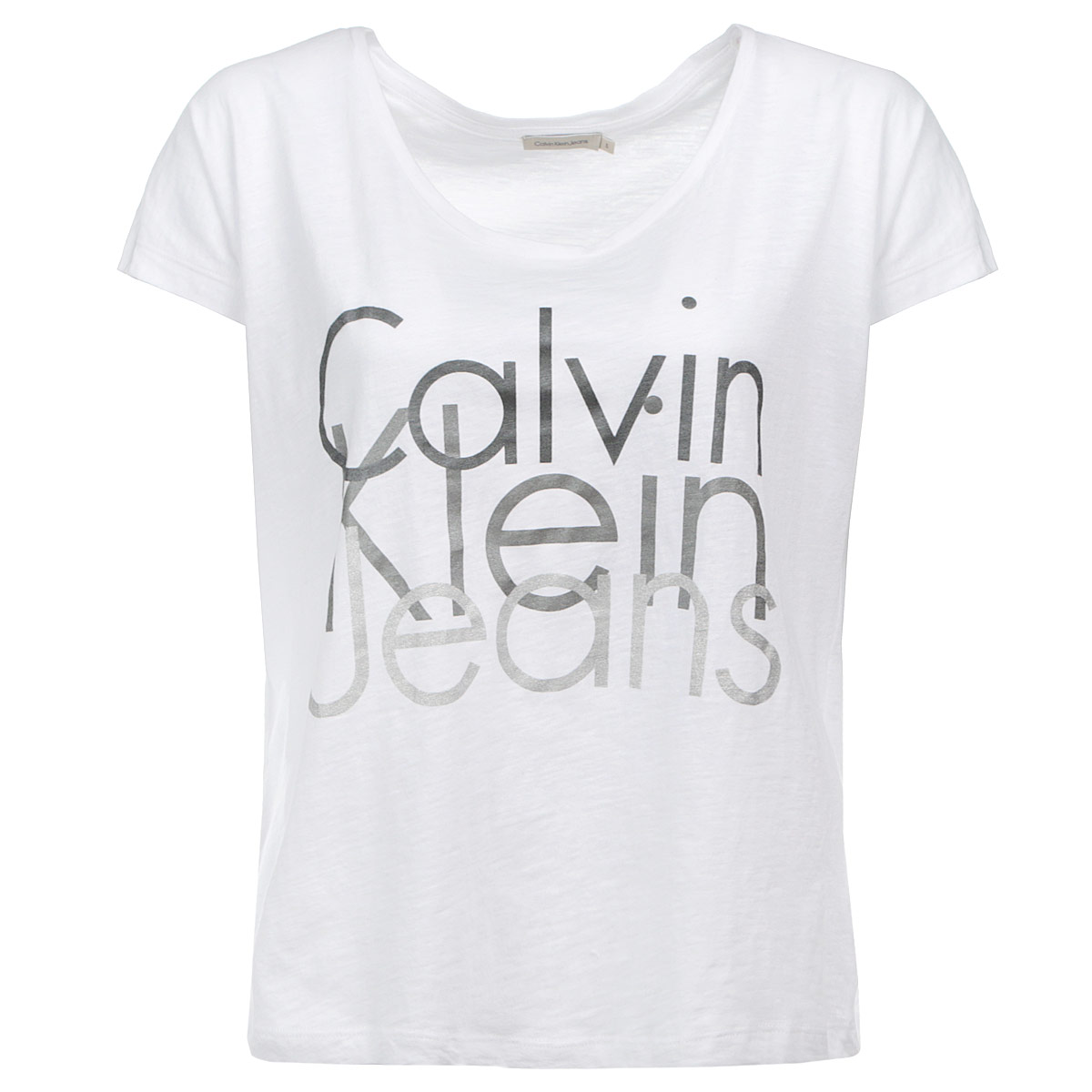 ФутболкаR1556-57 ФутболкаR1556-57Модная женская футболка Calvin Klein Jeans свободного кроя выполнена из натурального хлопка. Материал очень мягкий и приятный на ощупь, хорошо вентилируется. Модель с круглым вырезом горловины и короткими рукавами-кимоно, спереди оформлена принтовой надписью. Эта футболка - идеальный вариант для создания образа в стиле Casual.