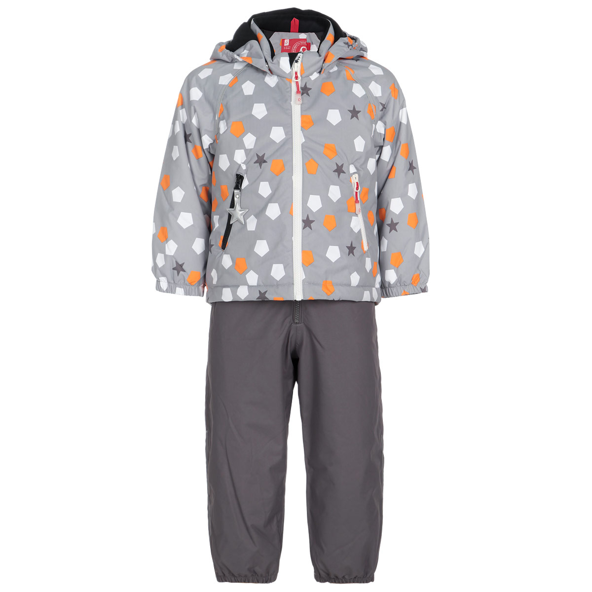 Комплект детский Kiddo Konane: куртка, полукомбинезон. 513078513078-6512 Комплект детский Kiddo Konane: куртка, полукомбинезон. 513078513078-6512Стильный детский комплект Reima Kiddo Konane, состоящий из куртки и полукомбинезона, идеально подойдет для ребенка в прохладную погоду. Комплект изготовлен из водоотталкивающей и ветрозащитной мембранной ткани. Материал отличается высокой устойчивостью к трению, благодаря специальной обработке полиуретаном поверхность изделий отталкивает грязь и воду, что облегчает поддержание аккуратного вида одежды, дышащее покрытие с изнаночной части не раздражает даже самую нежную и чувствительную кожу ребенка, обеспечивая ему наибольший комфорт. Куртка с удлиненной спинкой и капюшоном застегивается на пластиковую застежку-молнию с защитой подбородка, благодаря чему ее легко надевать и снимать, и дополнительно имеет внутреннюю ветрозащитную планку. Капюшон, присборенный по бокам, защитит нежные щечки от ветра, он пристегивается к куртке при помощи кнопок. Края рукавов дополнены эластичными манжетами, которые мягко обхватывают запястья. Мягкая подкладка на воротнике, капюшоне и манжетах...