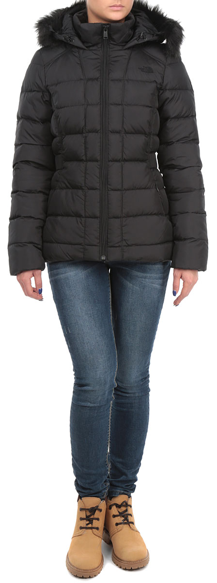 КурткаT0CX66KX7 КурткаT0CX66KX7Стильная женская куртка The North Face Gotham Jacket, выполненная из высококачественных материалов, обеспечит максимальный комфорт при различных погодных условиях. Изделие приталенного силуэта с воротником-стойкой и длинными рукавами застегивается на пластиковую застежку-молнию по всей длине. Утепленный капюшон имеет съемную оторочку из искусственного меха. Спереди модель дополнена двумя втачными карманами со скрытыми молниями. Модель оформлена эффектной стежкой. Эта теплая куртка послужит отличным дополнением к вашему гардеробу!