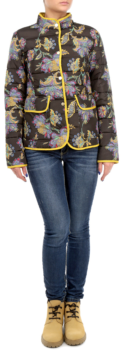 КурткаB035505/B035605_DARK NAVY PRINTED КурткаB035505/B035605_DARK NAVY PRINTEDСтильная женская куртка Baon, выполненная из 100%-го полиэстера, отлично подойдет для прохладной погоды. Модель приталенного силуэта с воротником-стойкой и длинными рукавами застегивается на металлические кнопки по всей длине. Спереди модель дополнена двумя нашивными карманами с клапанами на кнопках. Изделие декорировано ярким цветочным принтом. Эта модная куртка послужит отличным дополнением к вашему гардеробу.