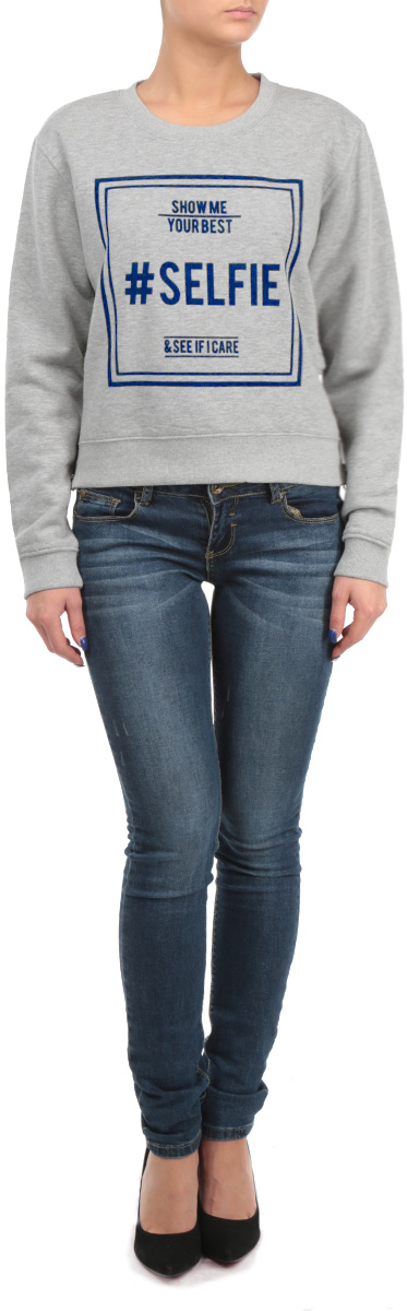 СвитшотSSWCOCARIO1 HI/GRY029 СвитшотSSWCOCARIO1 HI/GRY029Стильный женский свитшот Tally Weijl, изготовленный из высококачественного хлопка с добавлением полиэстера и вискозы, мягкий и приятный на ощупь, не сковывает движений и обеспечивает наибольший комфорт. Модель с длинными рукавами и круглым вырезом горловины оформлена спереди принтовыми надписями и по бокам дополнена металлическими молниями, придающими изделию оригинальность. Горловина и низ изделия дополнены трикотажной резинкой. На рукавах также имеются широкие трикотажные манжеты, не стягивающие запястья. Свитшот Tally Weijl послужит отличным дополнением к вашему гардеробу. В нем вы будете чувствовать себя уютно в прохладное время года.