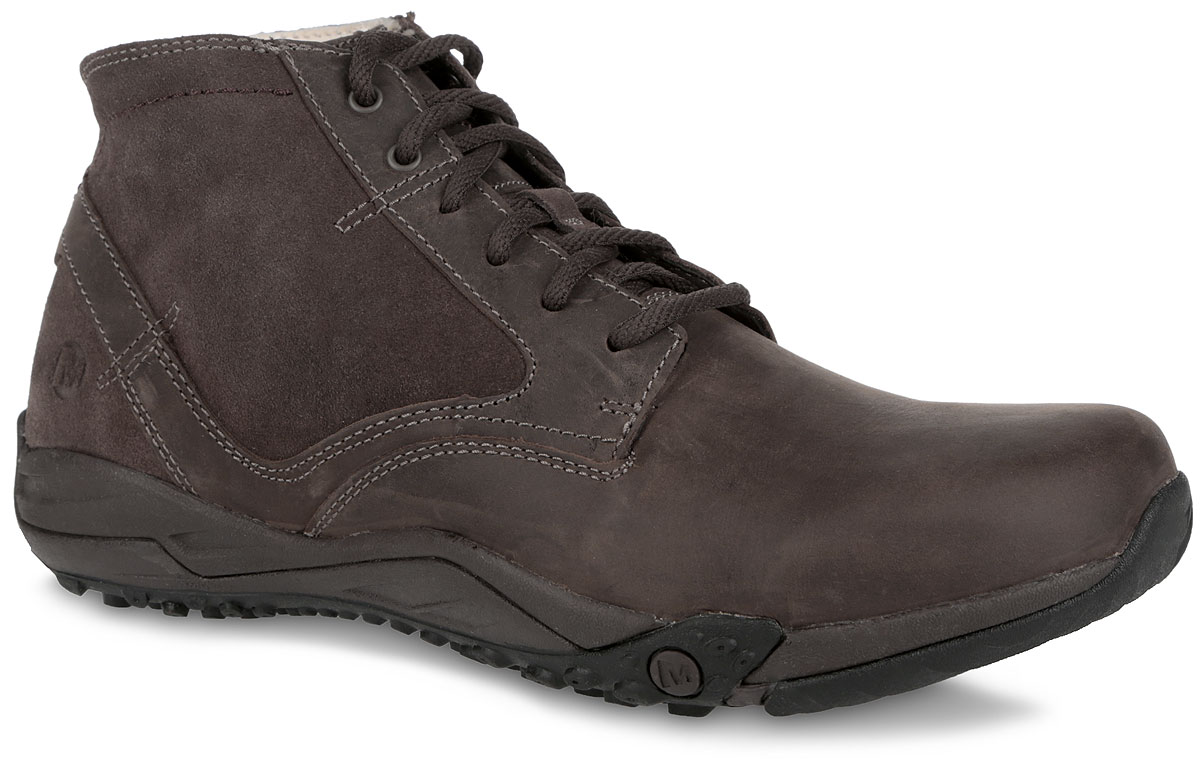 Ботинки мужские Helixer Rift Chukka. J23435J23435 Ботинки мужские Helixer Rift Chukka. J23435J23435Стильные мужские ботинки Merrell займут достойное место в вашем гардеробе. Модель выполнена из комбинации натурального нубука и натуральной замши. Верх изделия декорирован классической шнуровкой, которая надежно фиксирует модель на ноге и регулирует объем. Подкладка изготовленная из натурального меха, и стелька - из искусственного меха защитят ноги от холода и обеспечат комфорт. Язычок и задник оформлены тиснением в виде названия и логотипа бренда. Нейлоновый супинатор и усиленный подносок поддерживают свод стопы и защищают от ударов. Подошва с рельефным протектором обеспечивает отличное сцепление на любой поверхности. Модные ботинки покорят вас своим оригинальным дизайном и удобством!