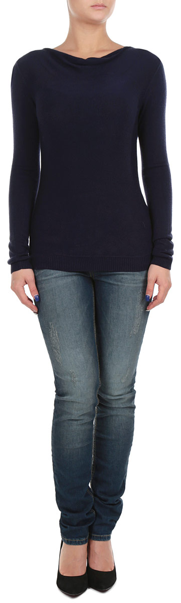 ДжемперB135570_DARK NAVY ДжемперB135570_DARK NAVYСтильный женский джемпер Baon, изготовленный из 100%-го акрила, необычайно мягкий и приятный на ощупь, не сковывает движения, обеспечивая наибольший комфорт. Модель свободного кроя, с воротником-качелями и длинными рукавами на спинке дополнена небольшим V-образным вырезом, края которого соединены изящным текстильным бантом. Мягкие резинки по низу и манжетам изделия препятствуют проникновению холодного воздуха. Этот модный и в тоже время комфортный джемпер станет отличным дополнением вашего гардероба!